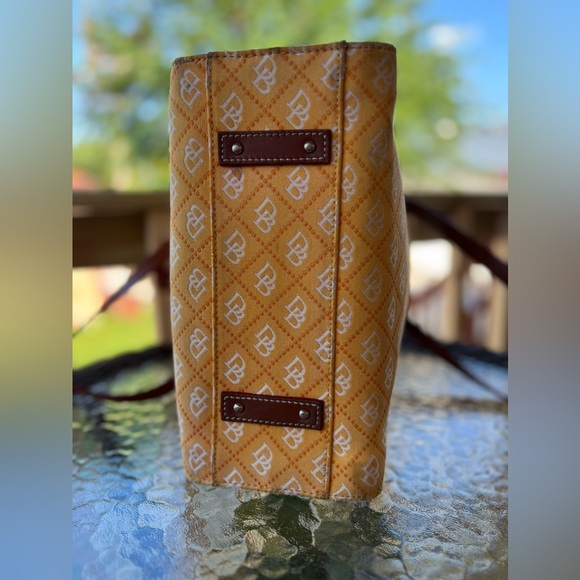 Dooney & Bourke North South signature print yellow canvas shoulder bag - Picture 11 of 12